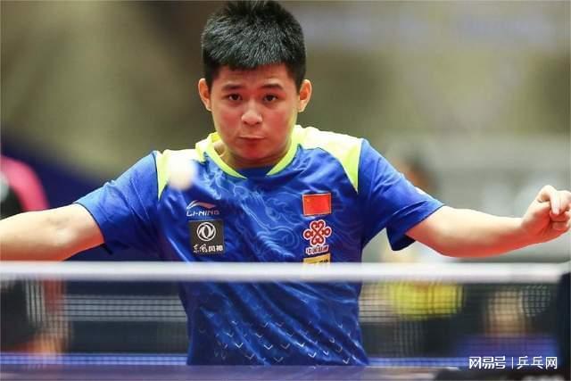 灯光下闪耀 灯光下闪耀