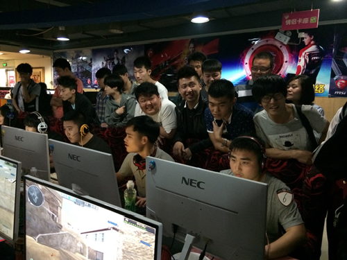 他曾在一个 他曾在一个